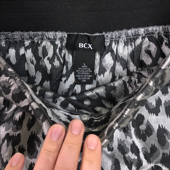 Silver leopard print skirt - Picture 2 of 2